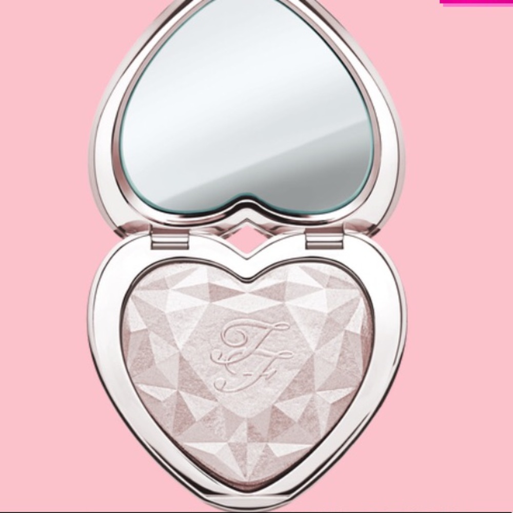 💕HP - TooFaced LOVE LIGHT highlighter